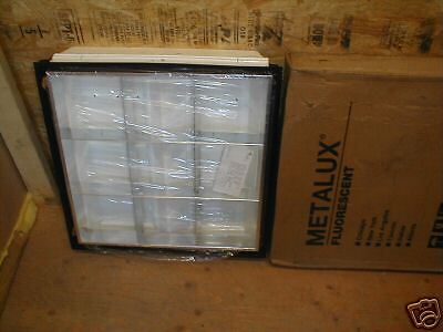 Cooper Metalux Fluorescent Fixture 2 x 2   2P2GX 2U15  