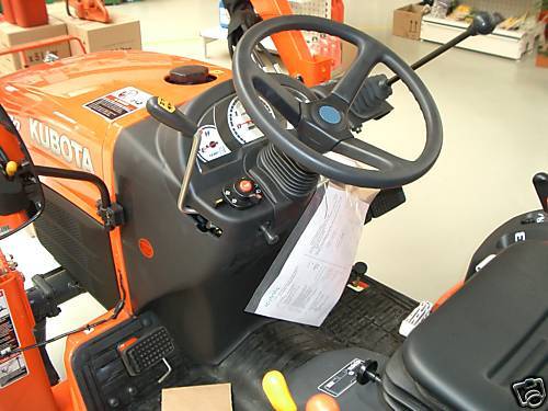 Kubota Traktor B2230 mit Frontlader u Schlegelmulcher  